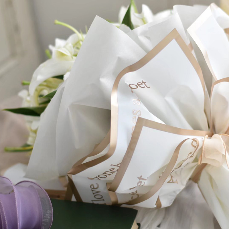 9-kleurig mat bloemeninpakpapier met gouden randen