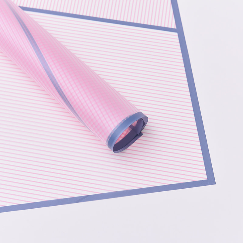 Gestreept inpakpapier met bloemen