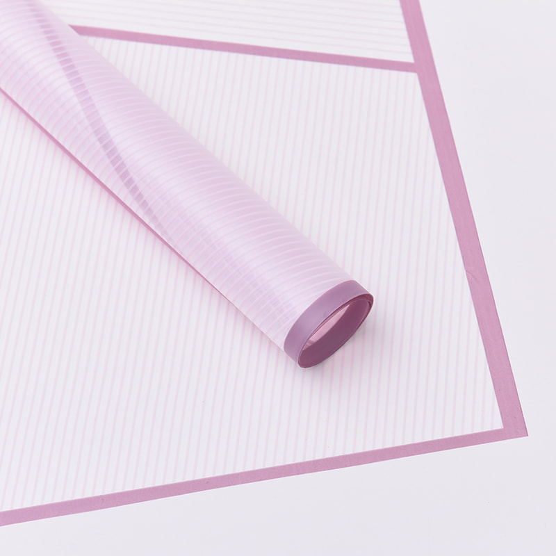 Gestreept inpakpapier met bloemen