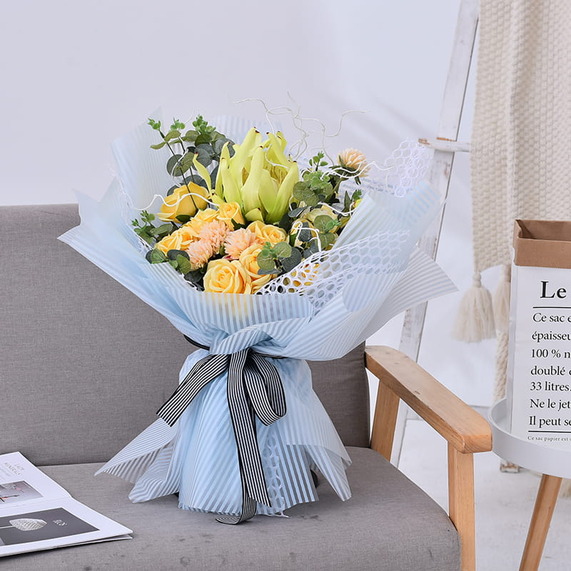 Gestreept mat bloemeninpakpapier