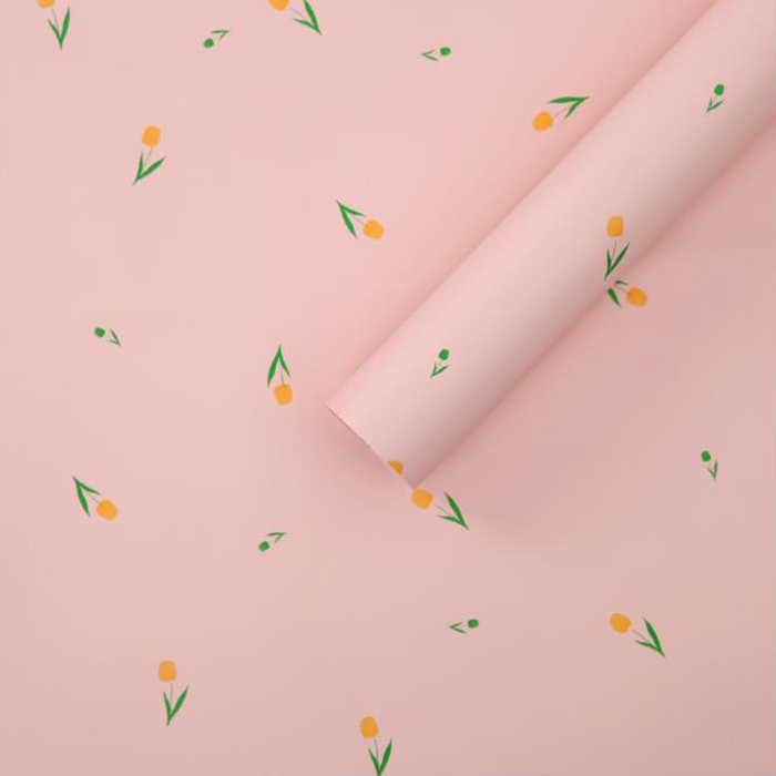 Boeket dik inpakpapier met artistieke woorden