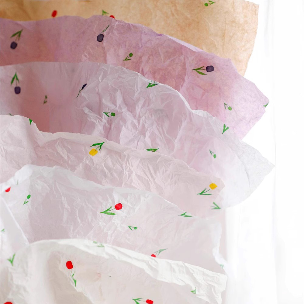 Boeket dik inpakpapier met artistieke woorden