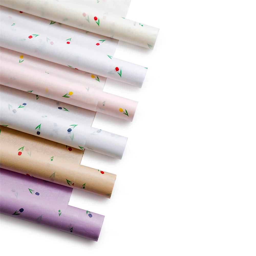 Boeket dik inpakpapier met artistieke woorden