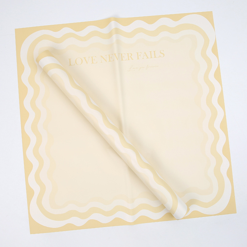 Stevig bloemeninpakpapier met golvende rand