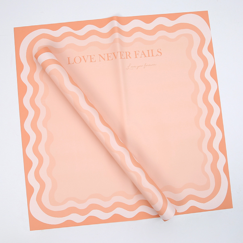 Stevig bloemeninpakpapier met golvende rand