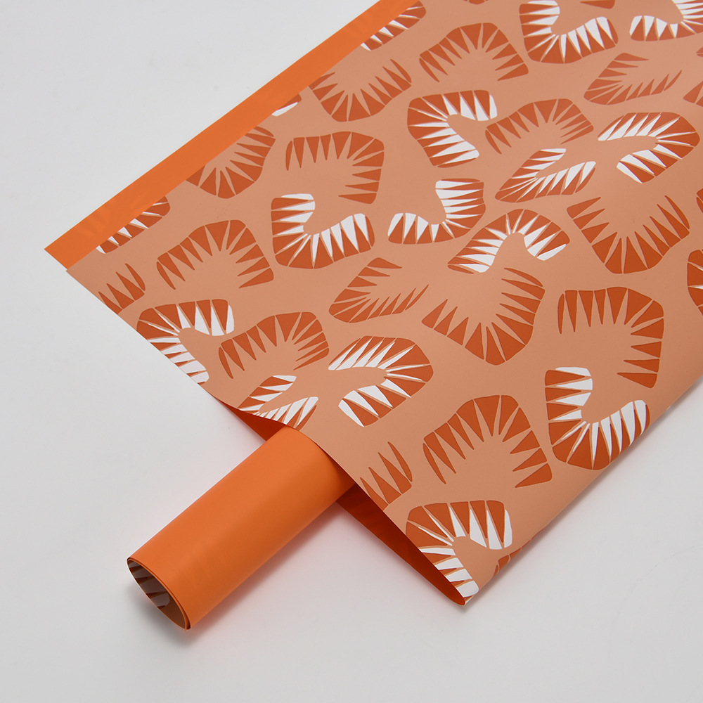 Zes felgekleurd bloemeninpakpapier met bladmotief