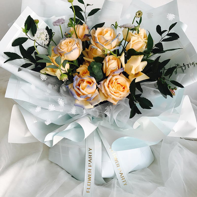 Inpakpapier met acht kleuren geruite bloemen