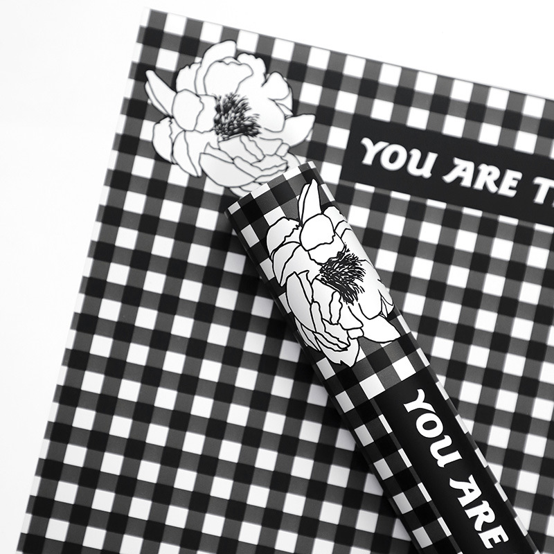 Inpakpapier met geruite veerbloemen