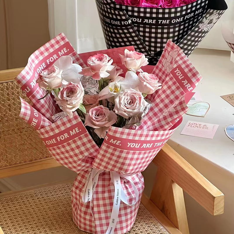 Inpakpapier met geruite veerbloemen