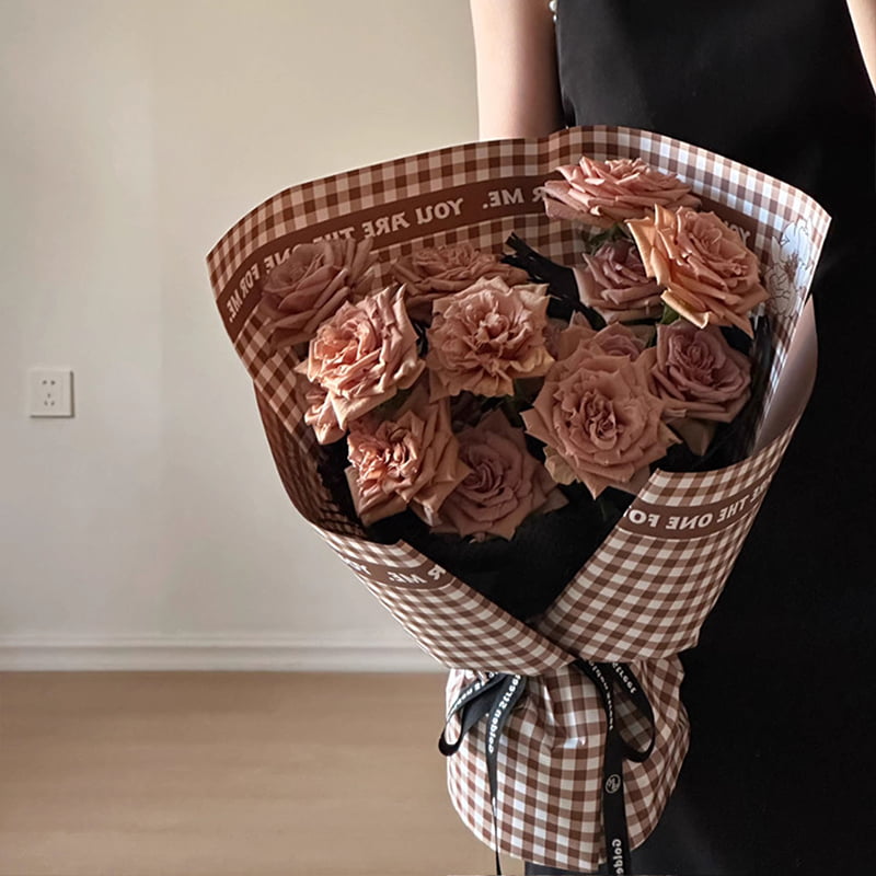 Inpakpapier met geruite veerbloemen