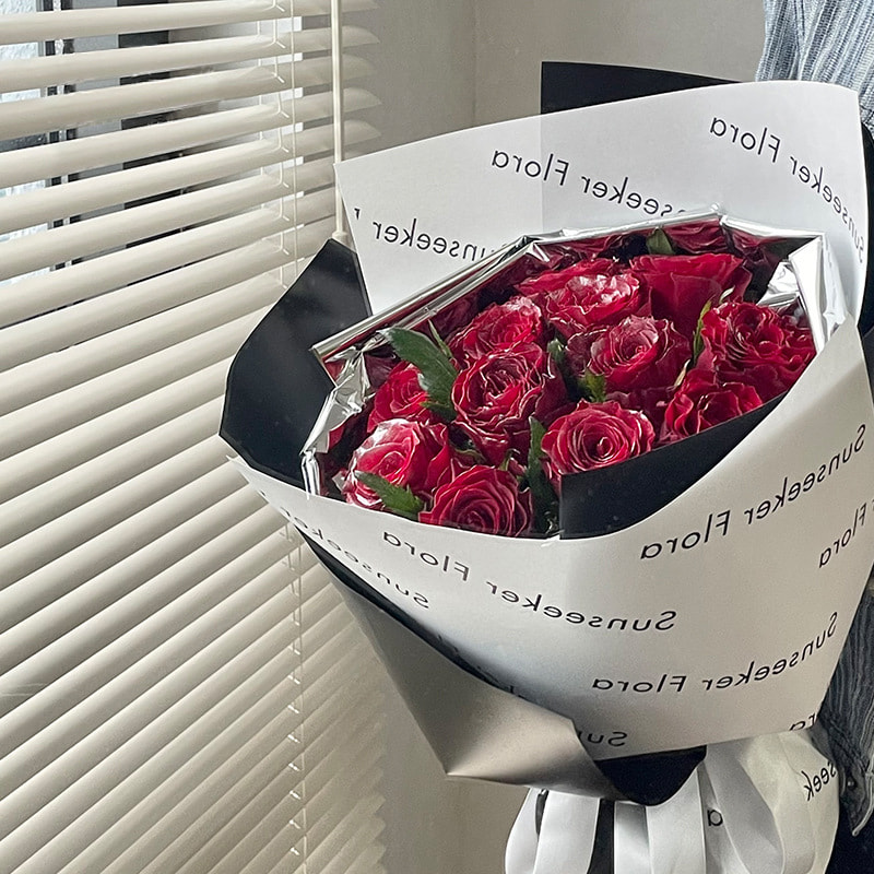 Effen kleur gespiegeld boeket inpakpapier
